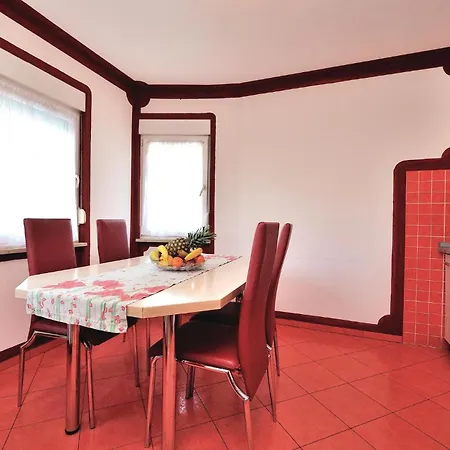 Ferienhaus V *
